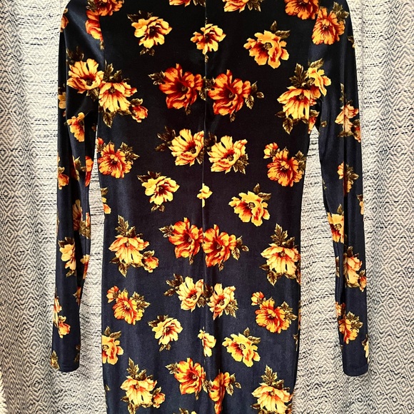 Elegant Long Sleeve Dress - Picture 2 of 2